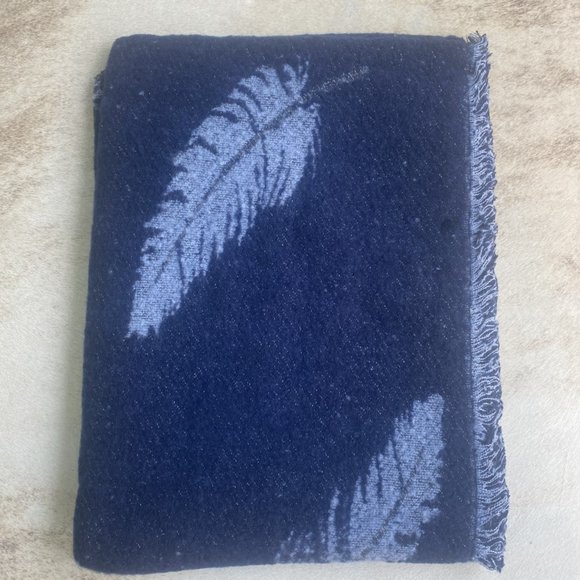 Navy Feathered Patterned Scarf/Cape/Blanket Scarf Reversable 100% Viscose - Picture 4 of 8